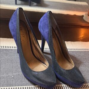 BCBG Women's Navy Heels